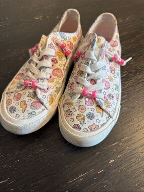 Paris Blues White Canvas Kids Sneakers with Pink Bead Accents